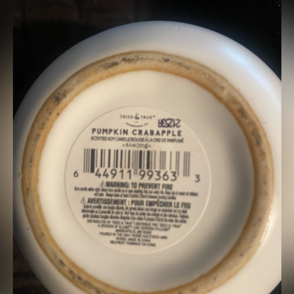 Tried & True Pumpkin Crabapple Ceramic Apple Candle 6.2 oz - Picture 3 of 4